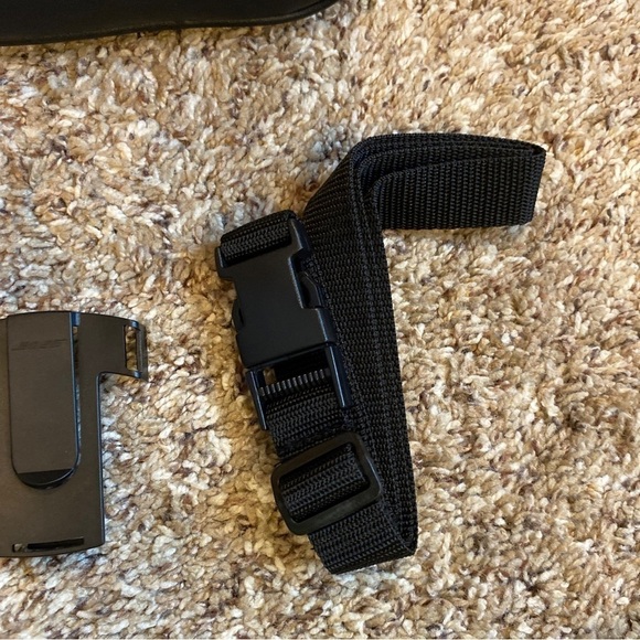 Bose noise canceling headphones case - Picture 6 of 7